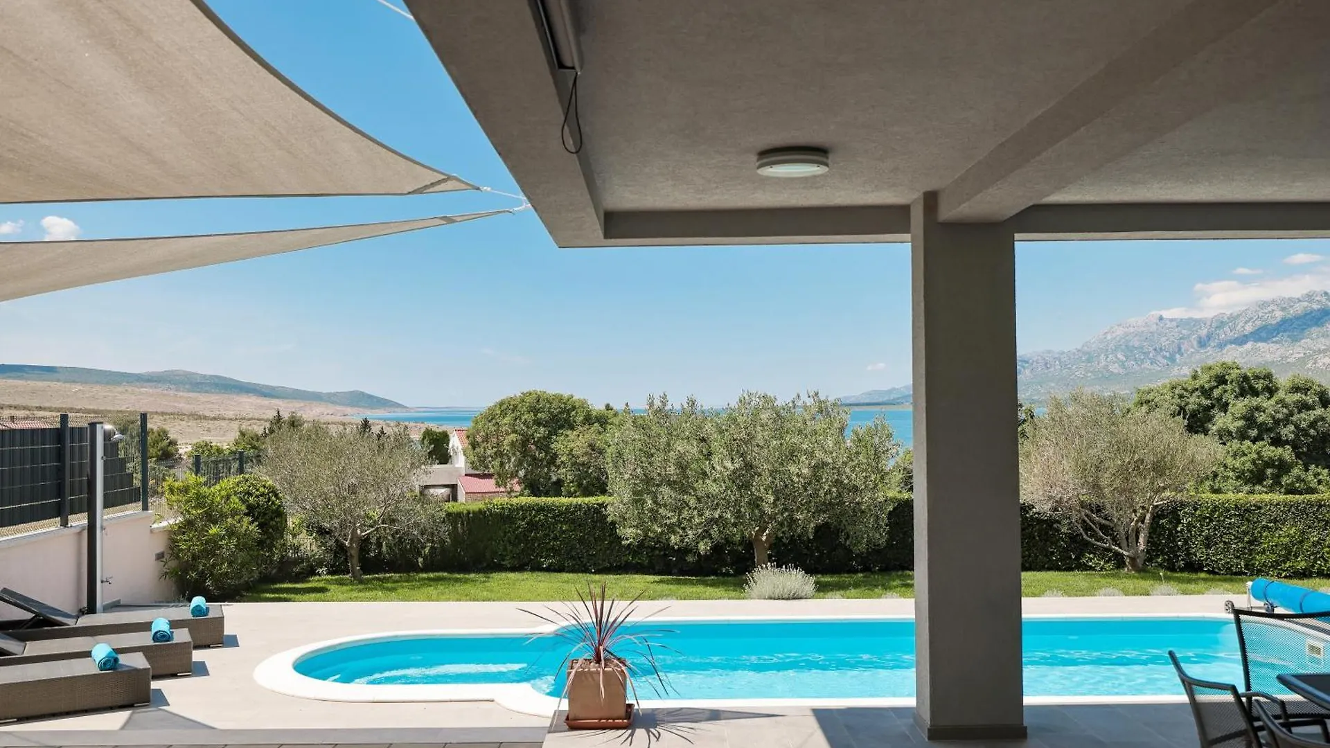 Villa Immortelle With Pool And Sea View Rovanjska